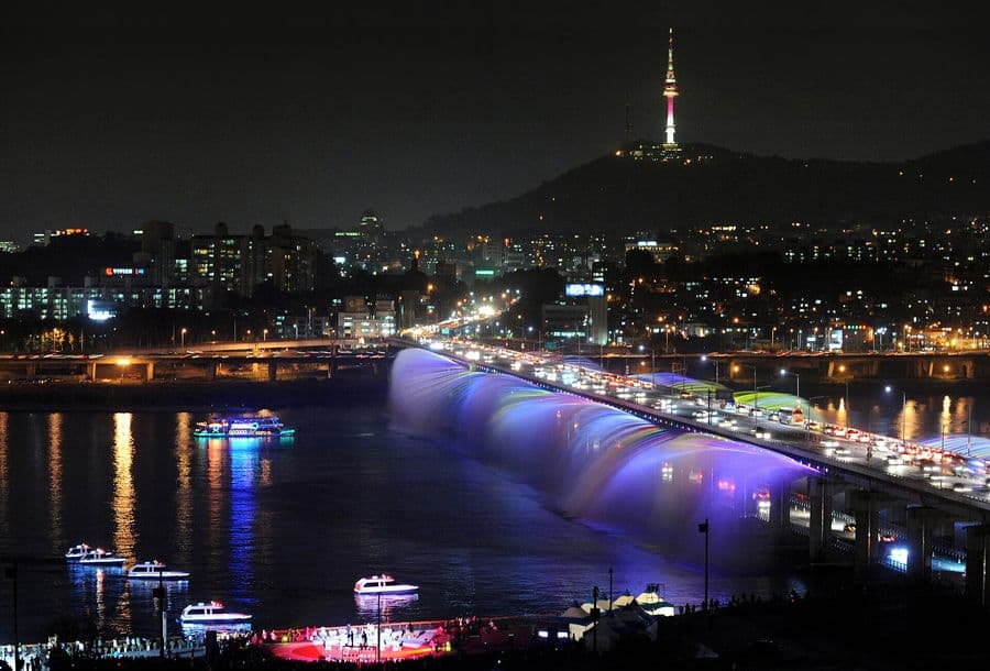 Banpo Bridge Moonlight Rainbow Fountain, Seoul